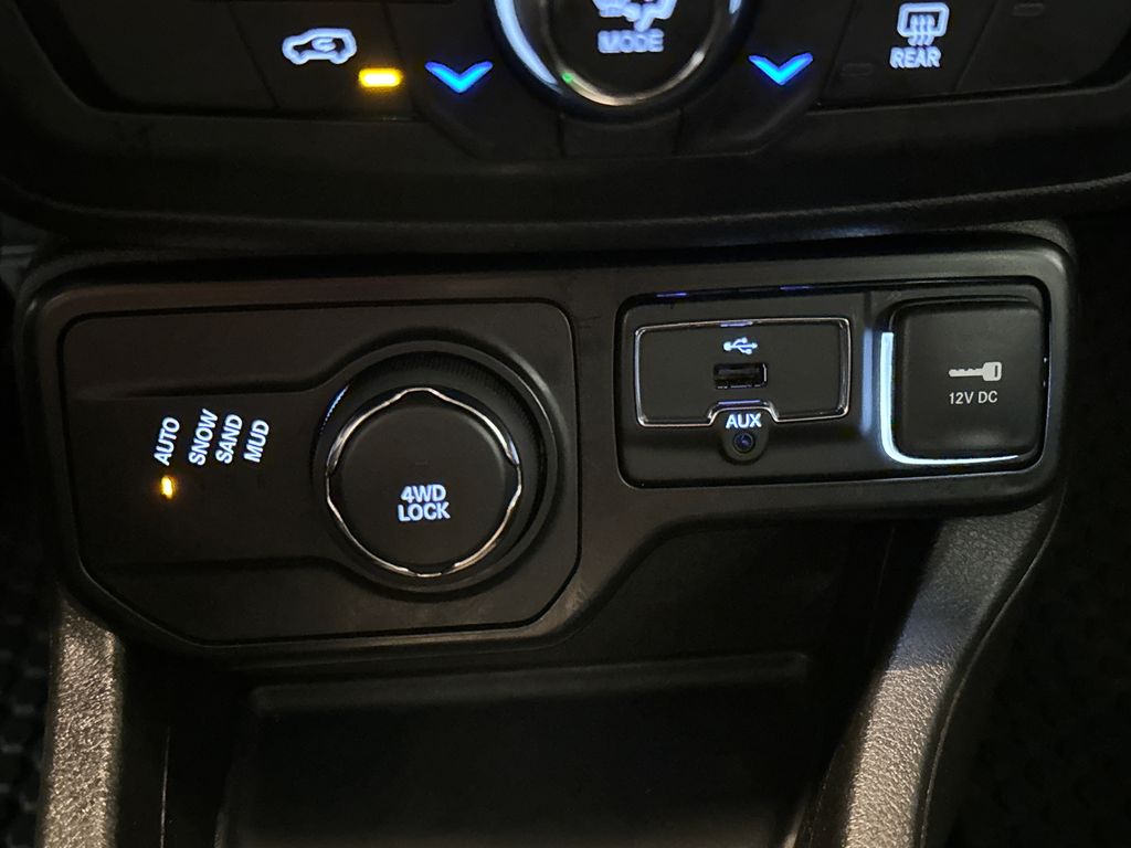 Certified Used 2022 Gray Jeep Latitude image 25