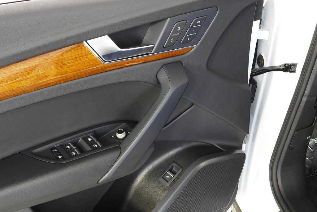 Thumbnail: 2023 Audi Q5 - 12