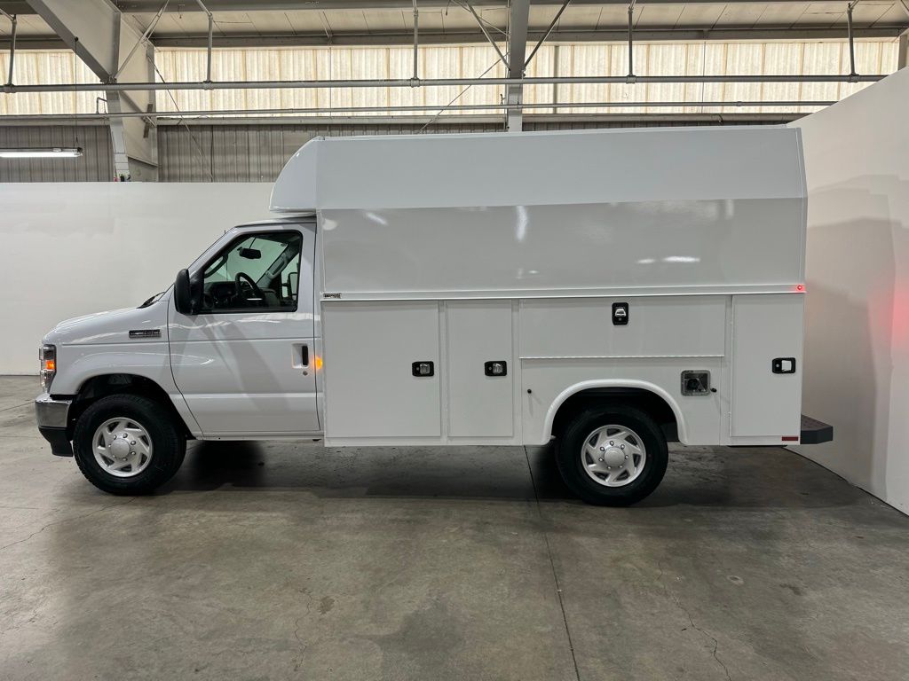 2025 Ford E-350 photo 4