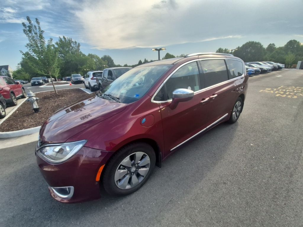2018 Chrysler Pacifica Hybrid Rojo (Velvet Red Pearlcoat) Minivan Tracción delantera Transmisión variable continua