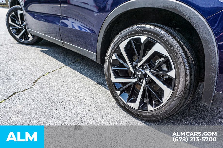 Used 2024 Blue Mitsubishi SE image 16