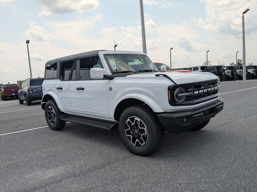 2026 Ford Bronco Outer Banks