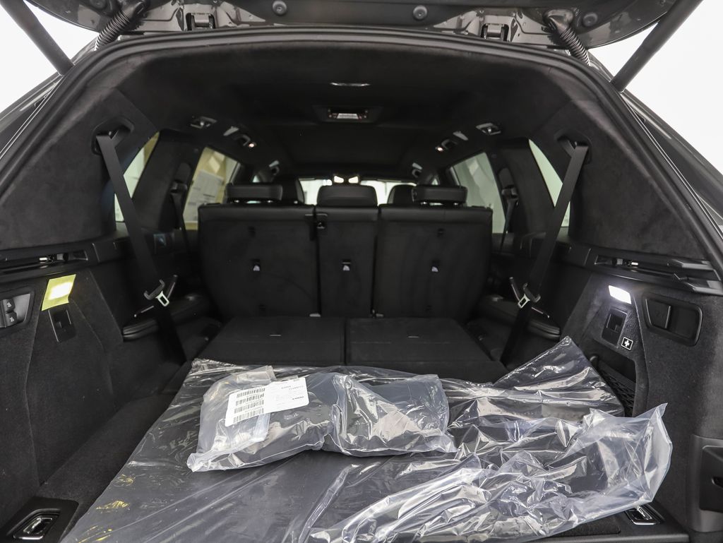 Thumbnail: 2027 BMW X7 - 29