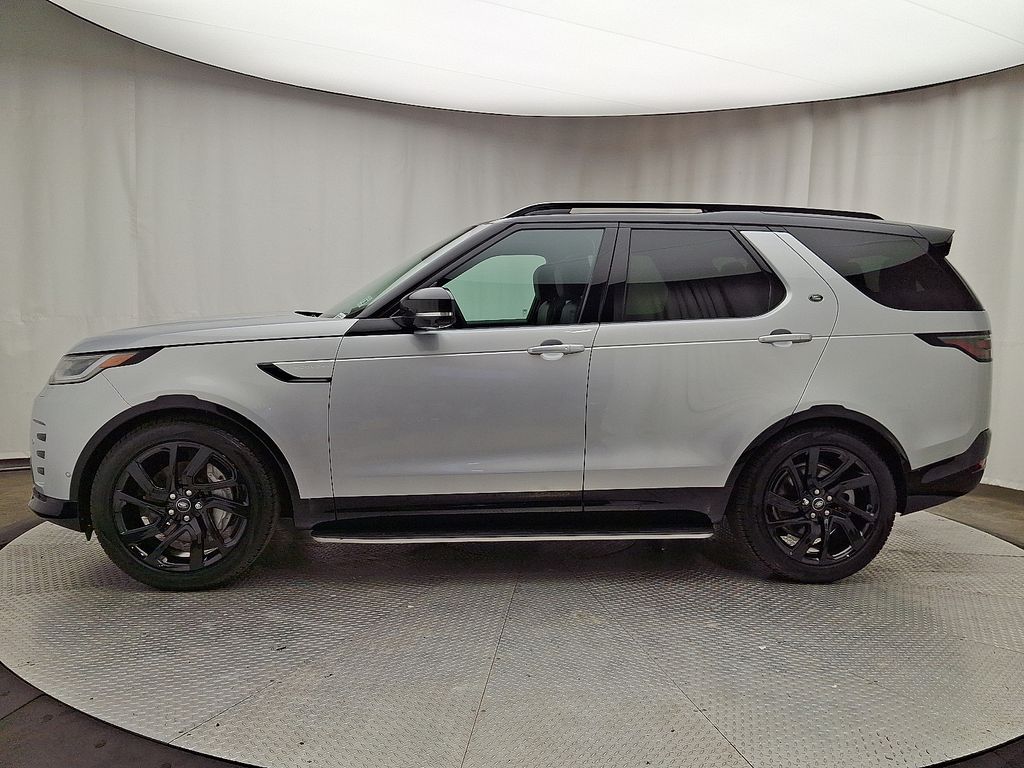 Thumbnail: 2024 Land Rover Discovery - 7