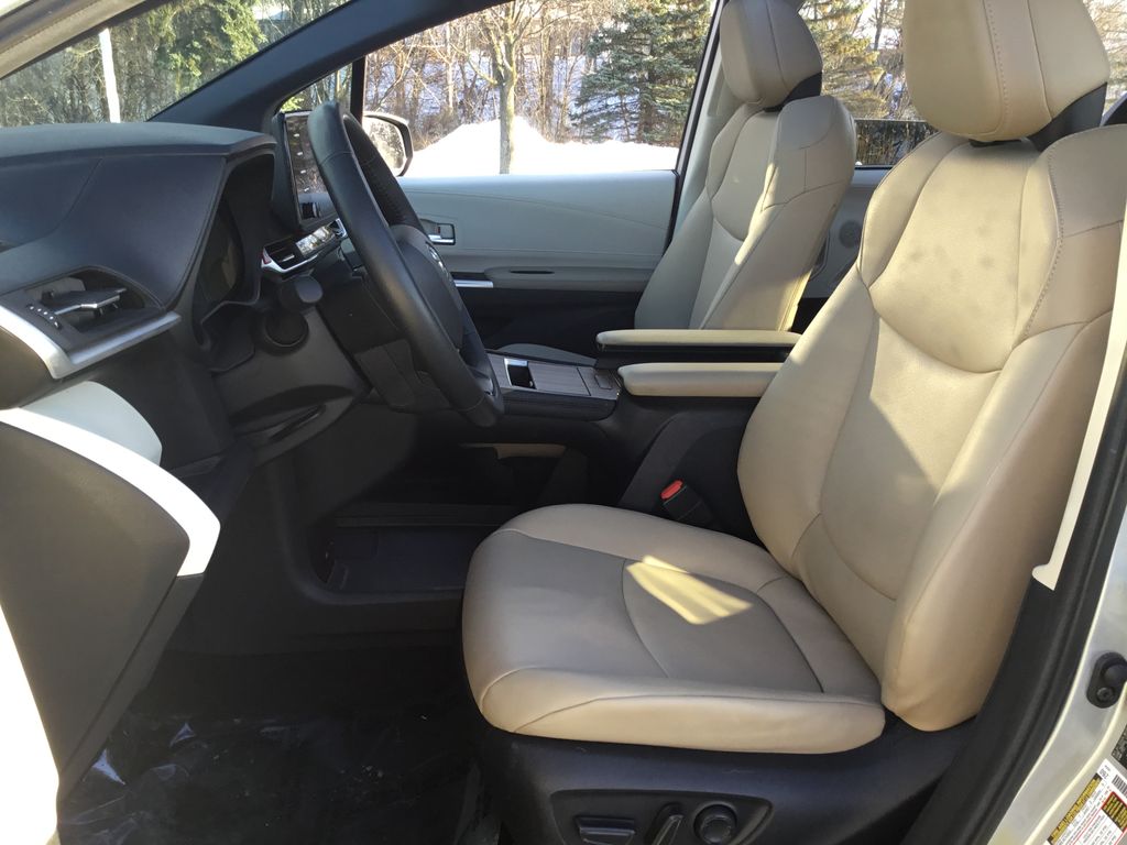 Thumbnail: 2024 Toyota Sienna - 14