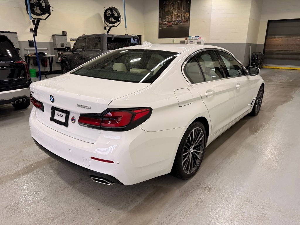 Thumbnail: 2023 BMW 5 Series - 6