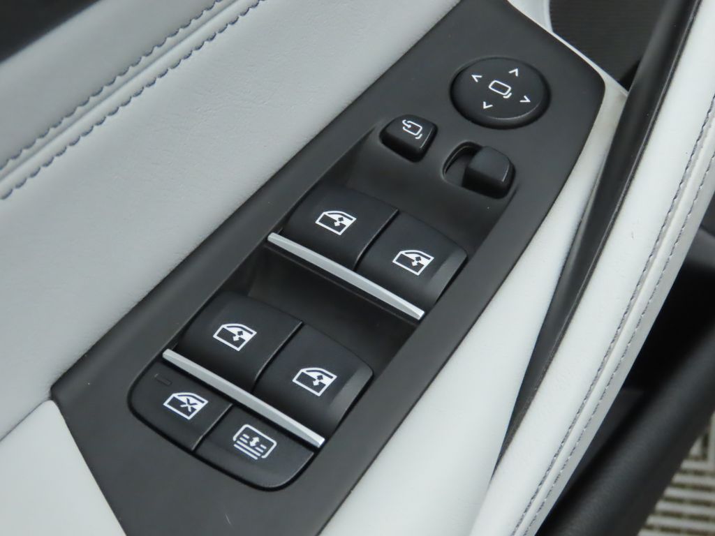 Thumbnail: 2022 BMW M5 - 24