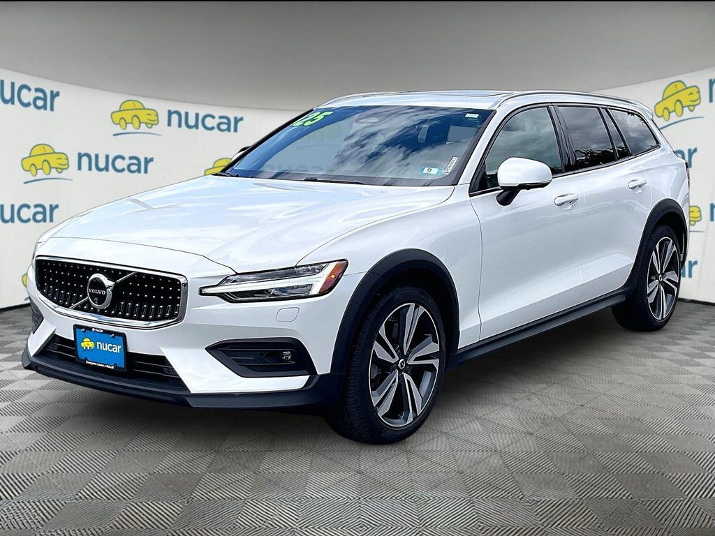 2025 Volvo V60 Cross Country — photo 3