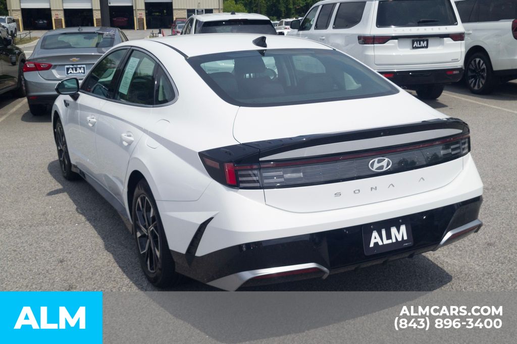 Certified Used 2025 White Hyundai SEL image 9