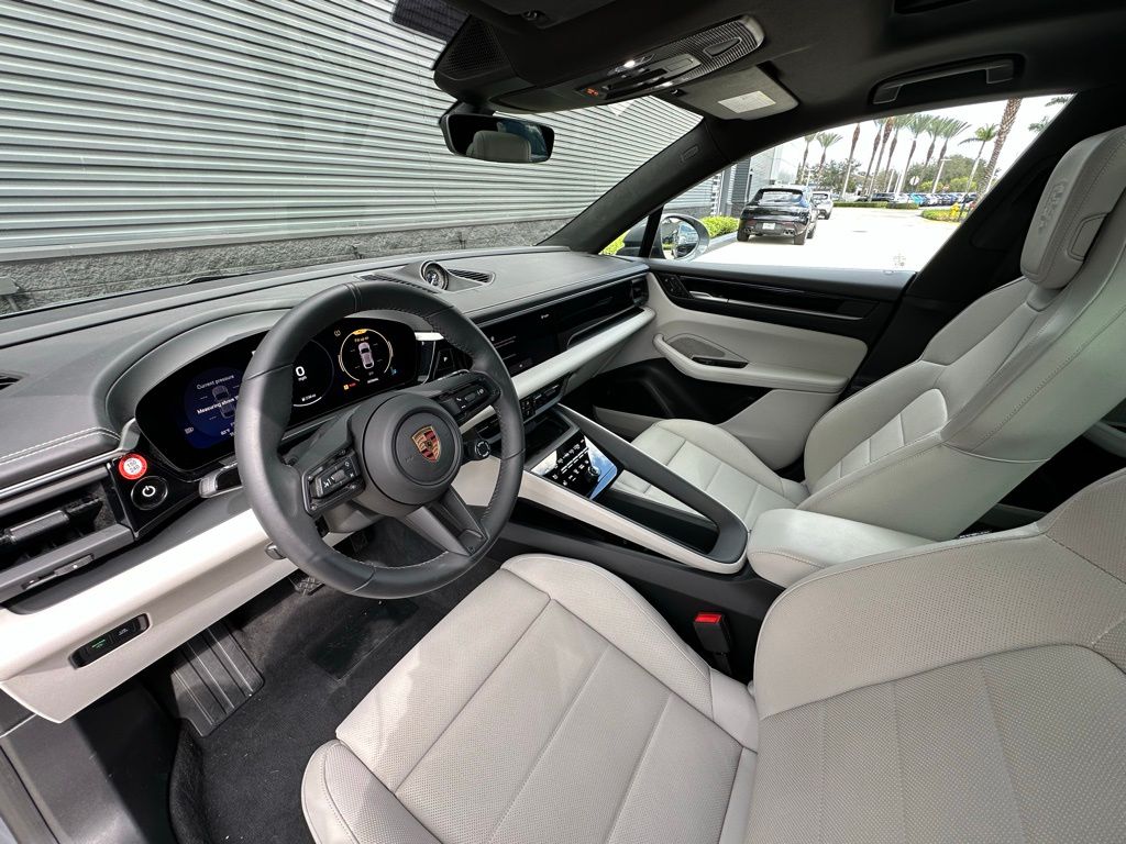 Thumbnail: 2025 Porsche Macan - 4