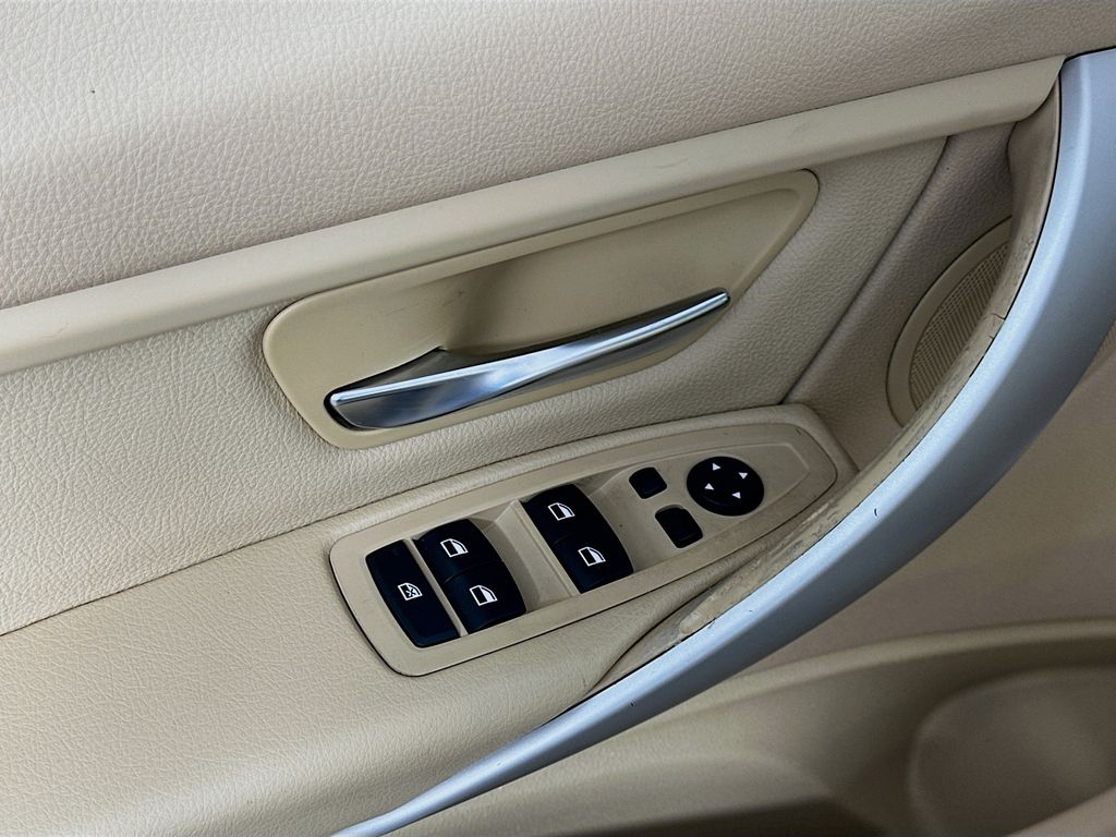 Thumbnail: 2015 BMW 3 Series - 16