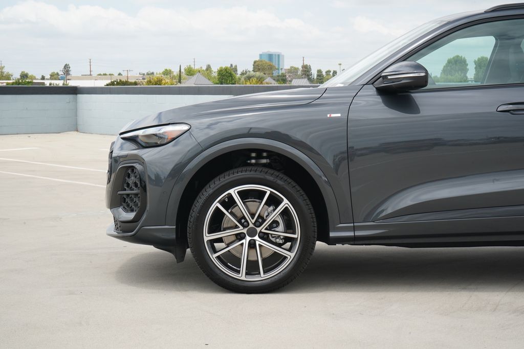 Thumbnail: 2026 Audi Q5 - 2