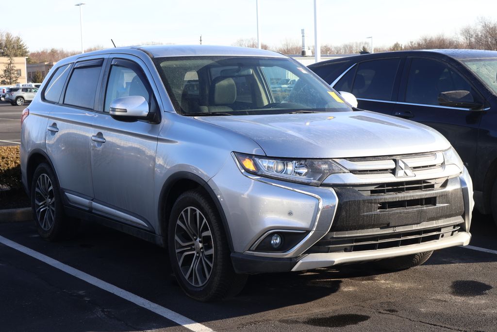 2016 Mitsubishi Outlander SE 3