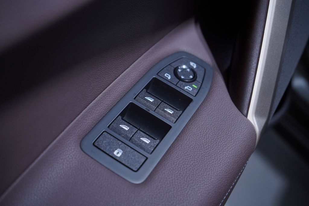 Thumbnail: 2023 BMW iX - 16