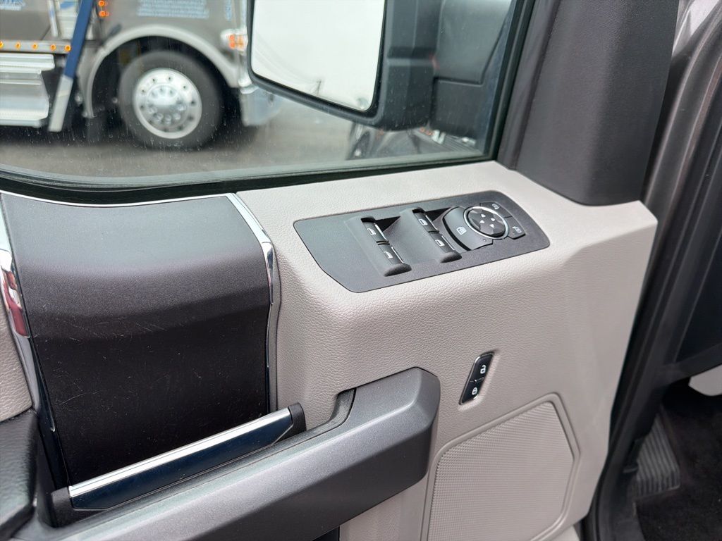 Thumbnail: 2017 Ford F-150 - 24