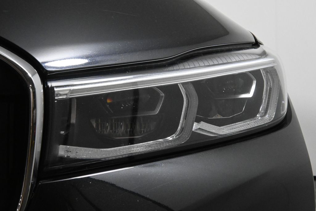 2021 BMW 7 Series 740i xDrive 11