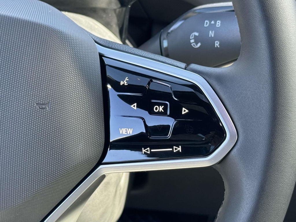 2025 Volkswagen ID.4 Pro photo