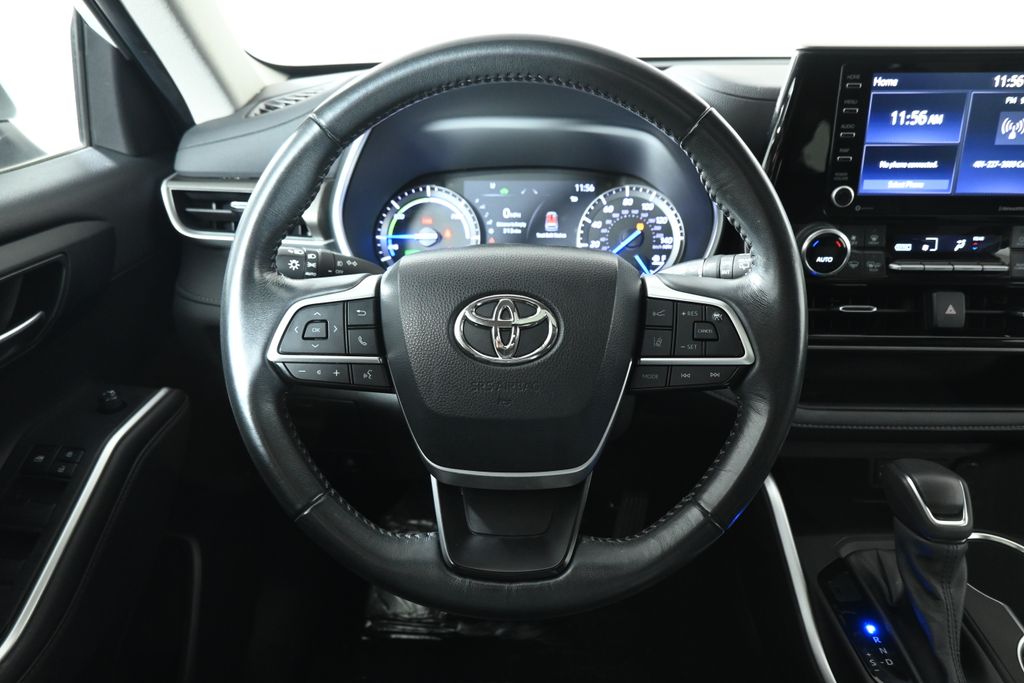 Thumbnail: 2022 Toyota Highlander - 16