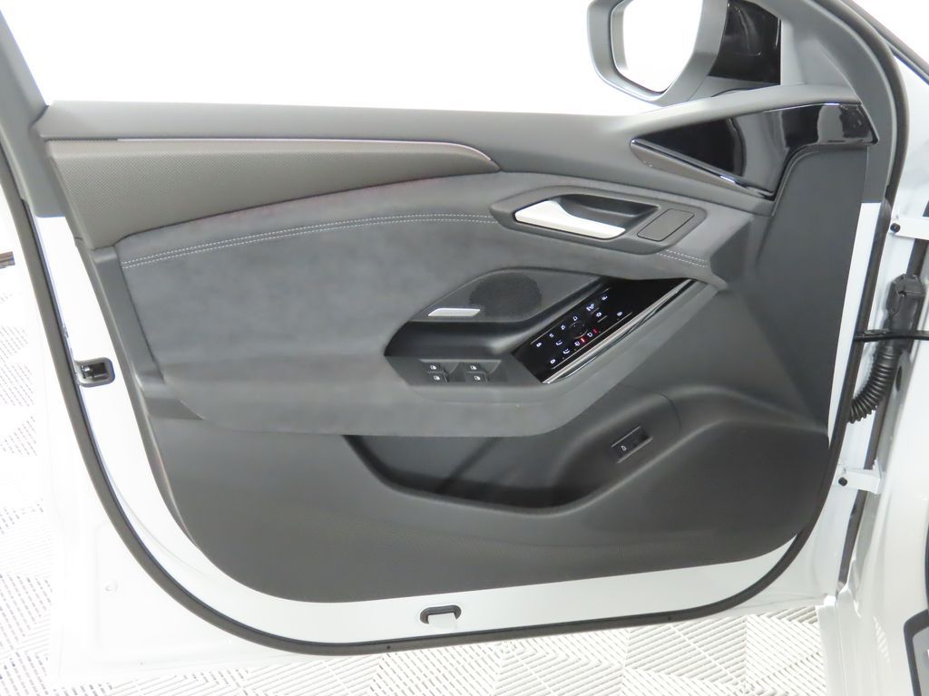 Thumbnail: 2025 Audi e-tron S - 23