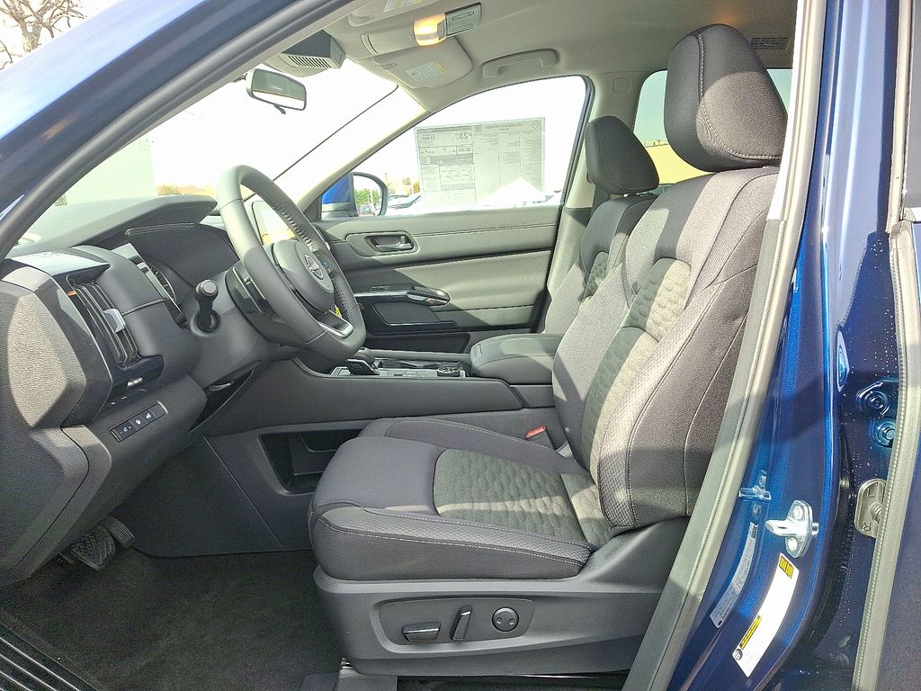 Thumbnail: 2025 Nissan Pathfinder - 7