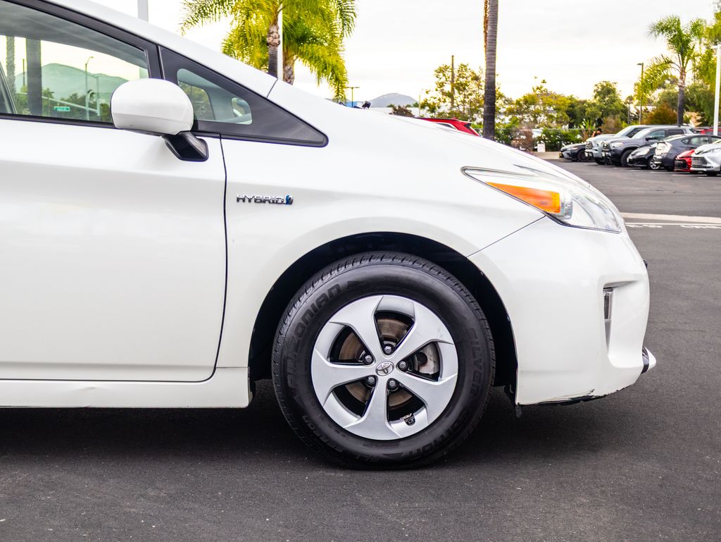 Used 2015 White Toyota Two image 6