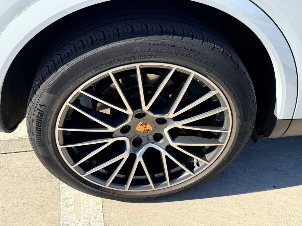 Thumbnail: 2021 Porsche Cayenne - 12