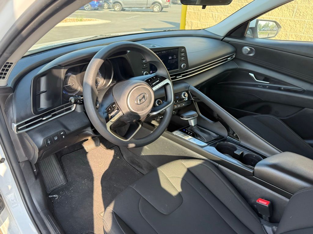 Thumbnail: 2022 Hyundai Elantra - 7
