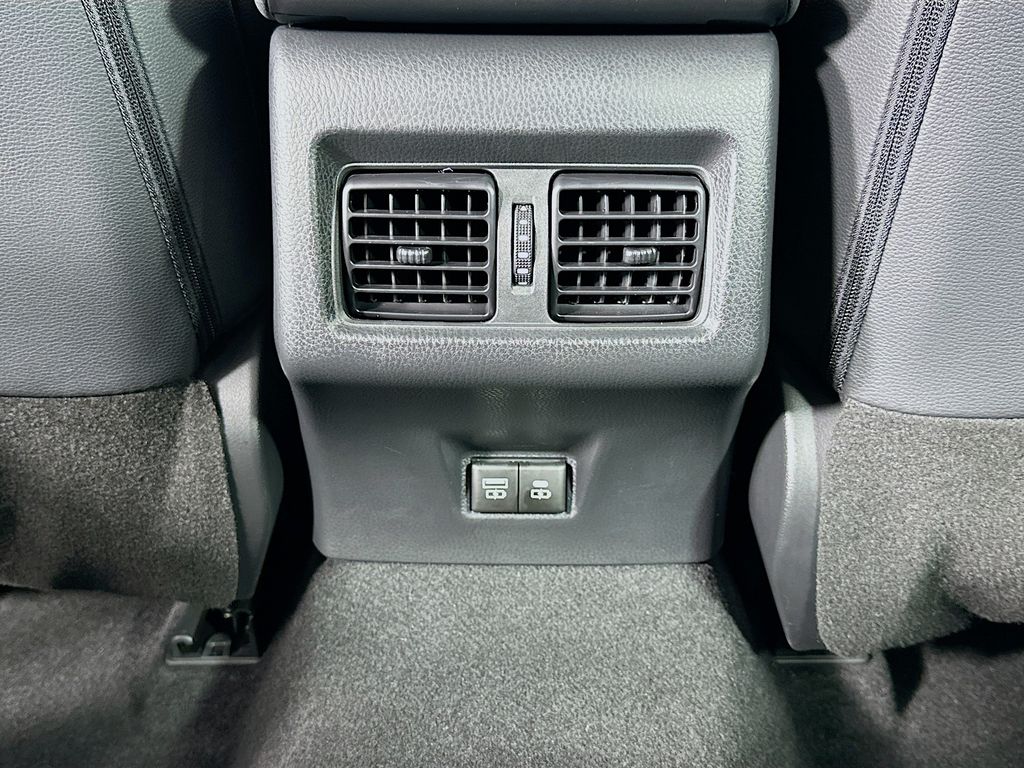 Thumbnail: 2025 Toyota Camry - 25