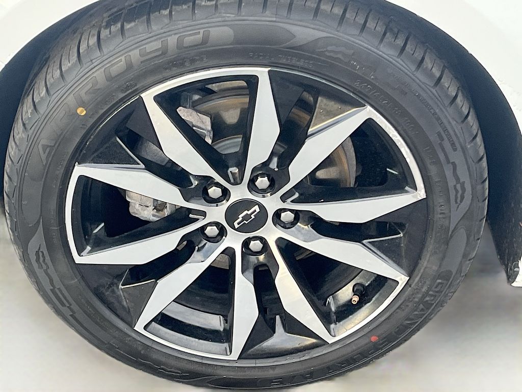 Used 2020 White Chevrolet RS image 29