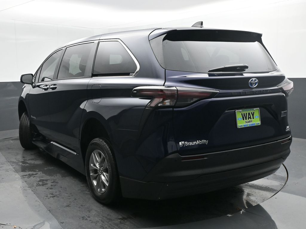 2024 Toyota Sienna XLE