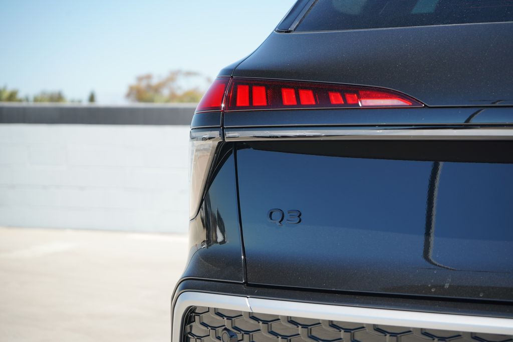 Thumbnail: 2026 Audi Q3 - 8