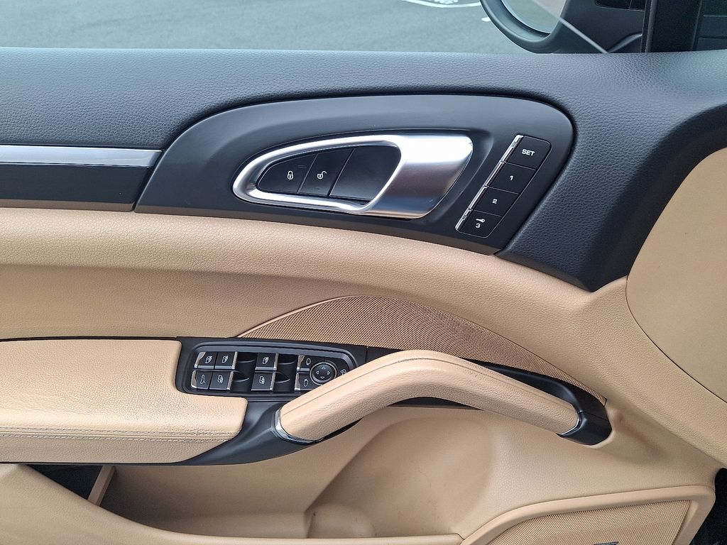 Thumbnail: 2014 Porsche Cayenne - 12