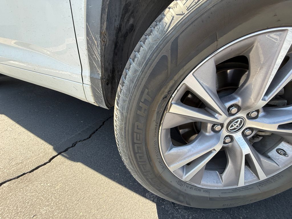 Thumbnail: 2016 Toyota Highlander - 31