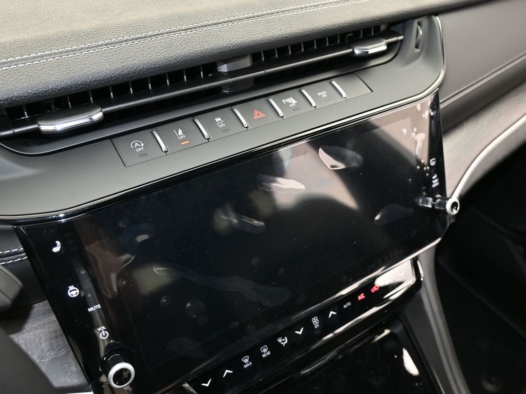 New 2026 Diamond Black Crystal Pearlcoat Jeep Laredo image 20