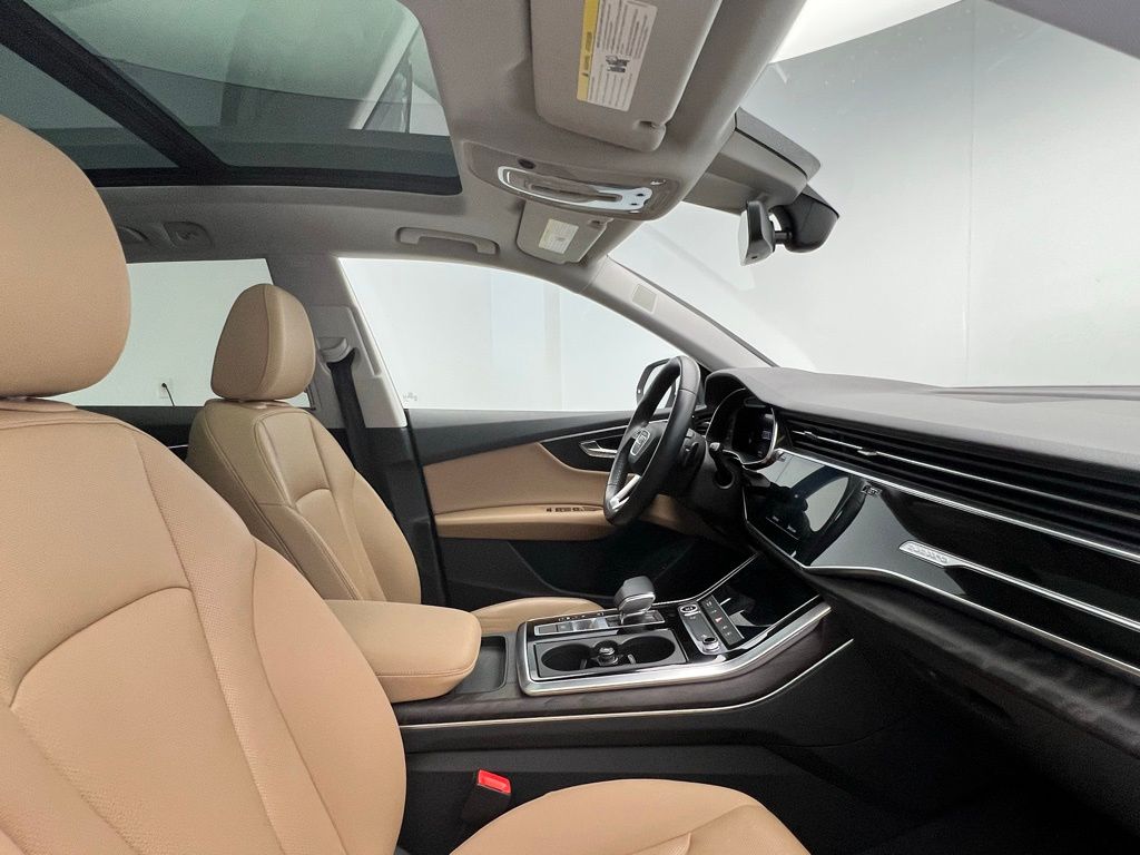 Thumbnail: 2021 Audi Q8 - 6
