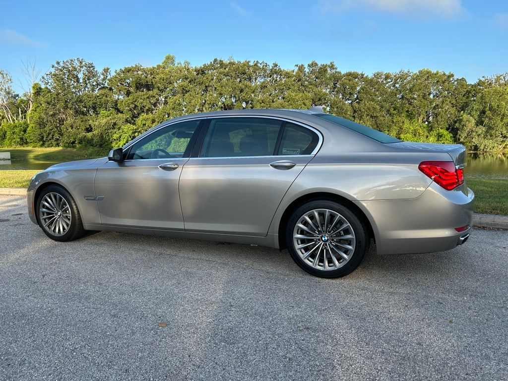 Thumbnail: 2011 BMW 7 Series - 3