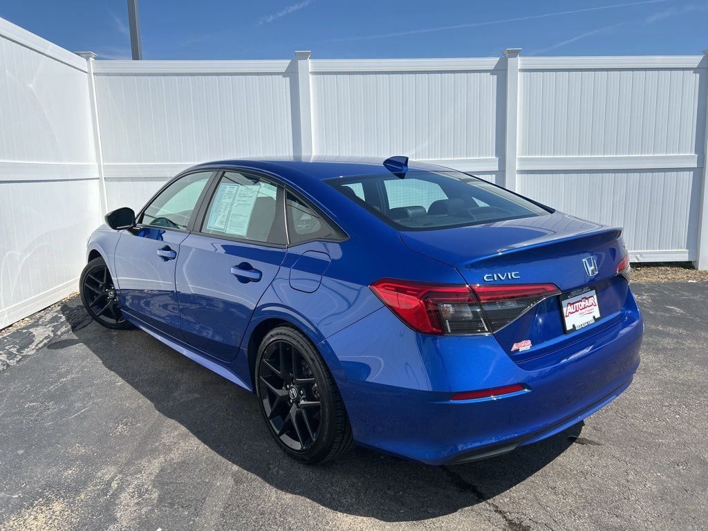 View vehicle photo 4