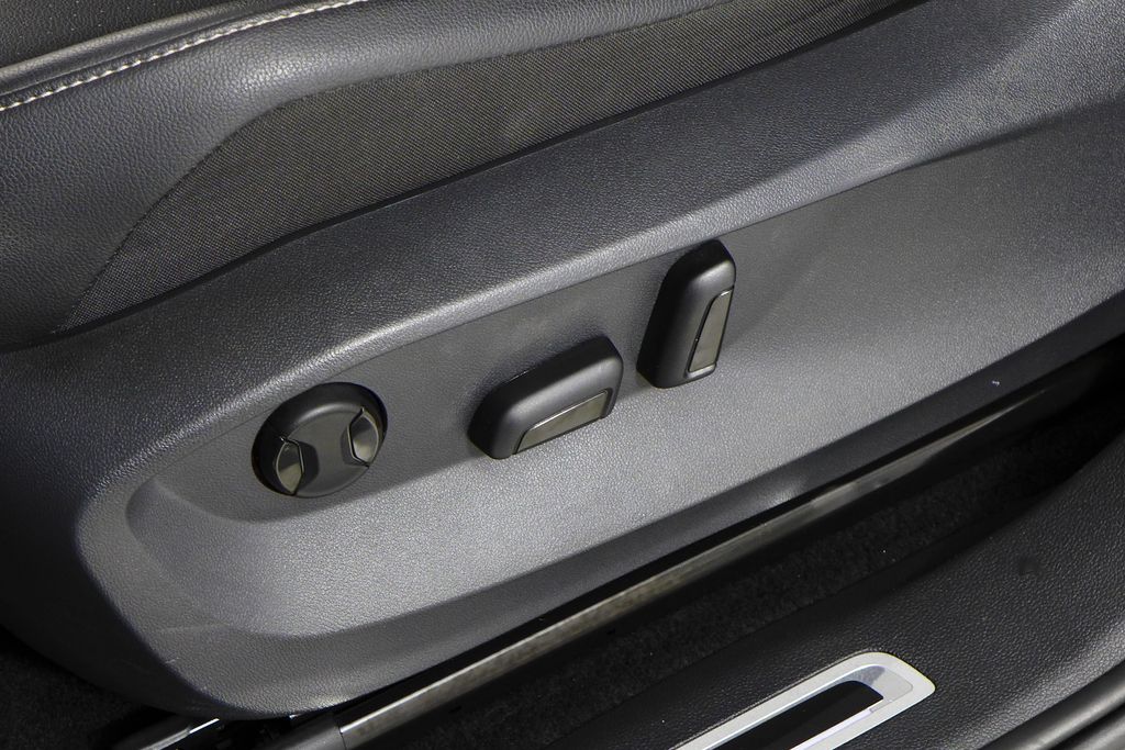 Thumbnail: 2023 Volkswagen Tiguan - 23