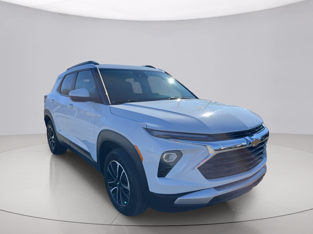Summit White 2025 Chevrolet Trailblazer SUV / Crossover Four-Wheel Drive 9-Speed Automatic