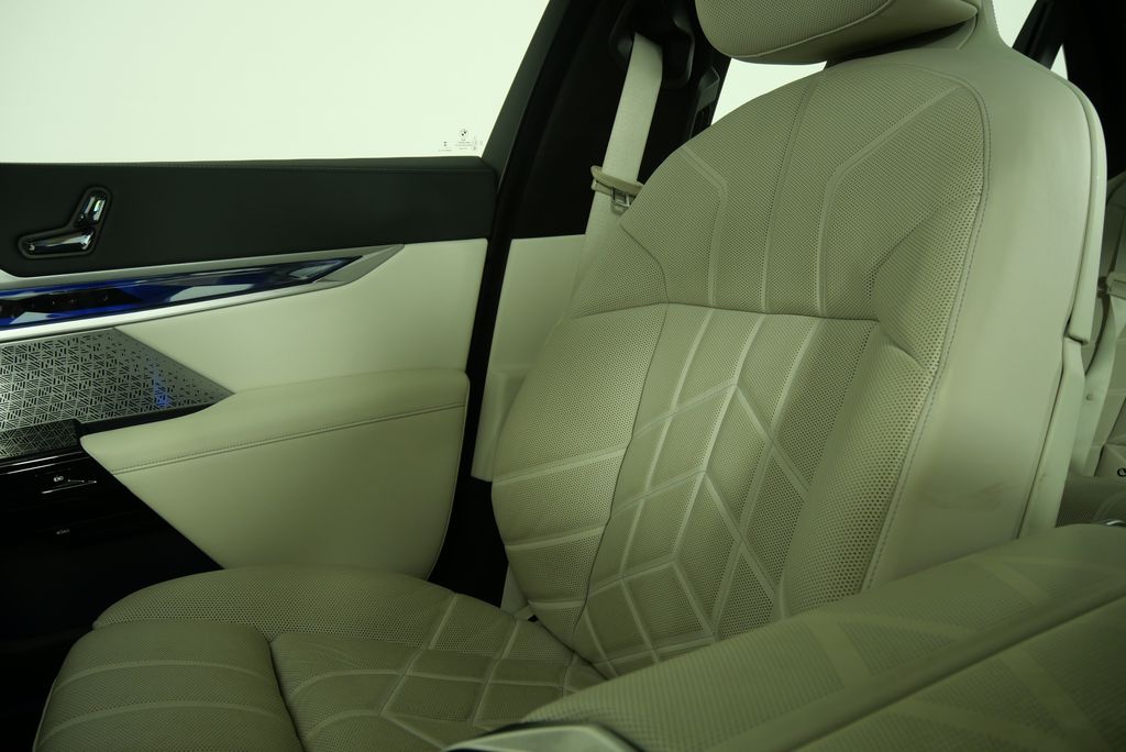 2023 BMW i7 xDrive60 27