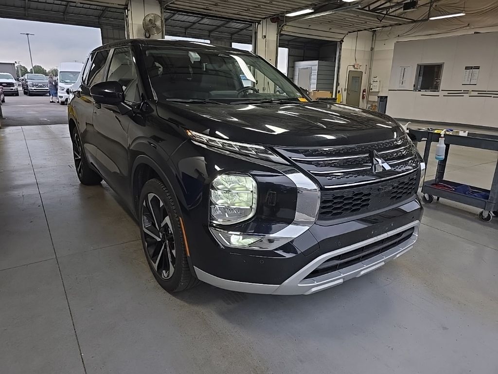 Labrador Black Pearl 2024 Mitsubishi Outlander SUV / Crossover All-Wheel Drive Continuously Variable Transmission