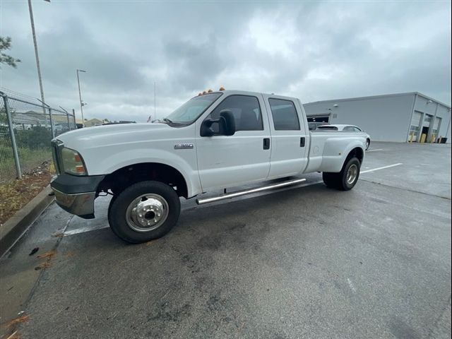 White 2006 Ford F-350 Super Duty XLT Crew Cab SB DRW 4WD Pickup Truck Four-Wheel Drive 5-Speed Automatic Overdrive
