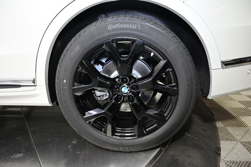 Thumbnail: 2026 BMW X7 - 12