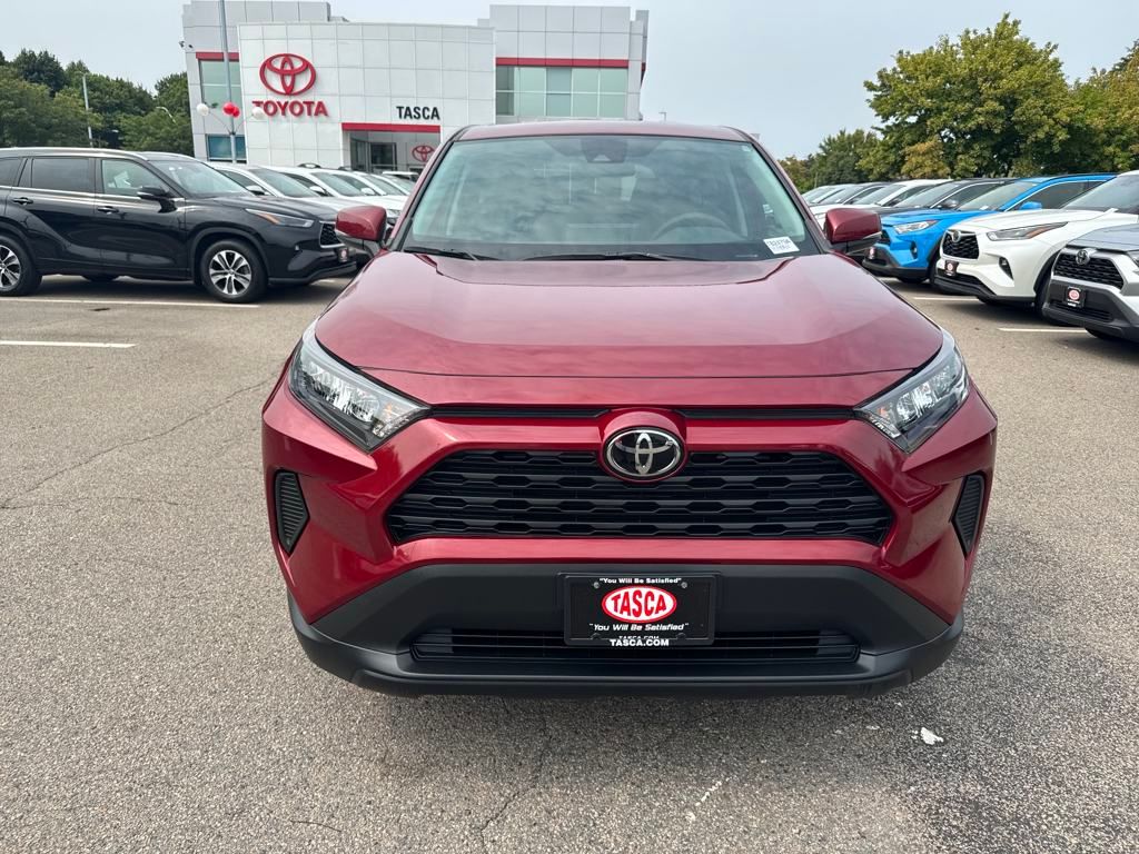 2022 Toyota RAV4 LE photo 5