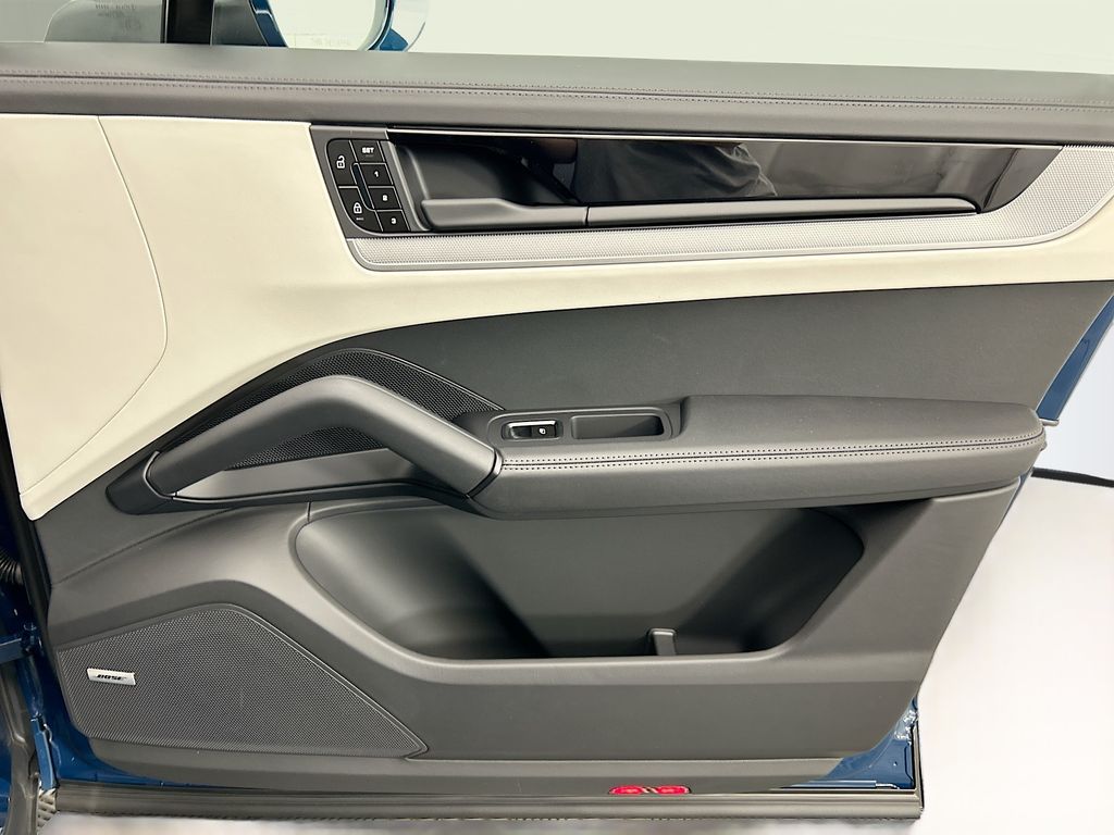 Thumbnail: 2026 Porsche  - 26