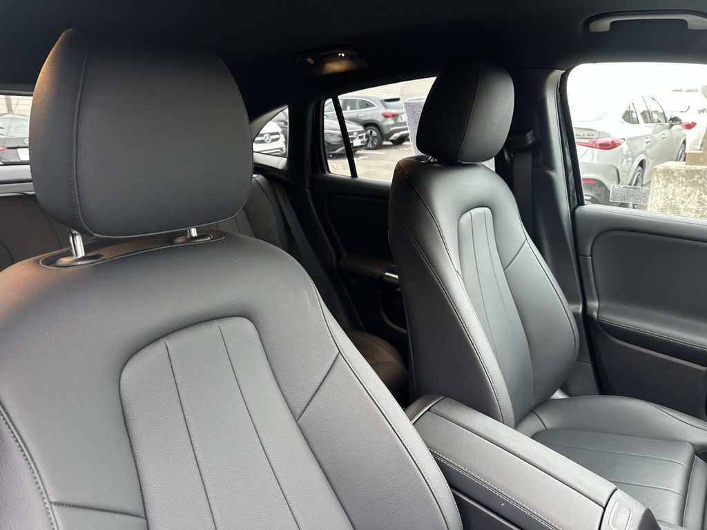 Thumbnail: 2025 Mercedes-Benz GLA - 21