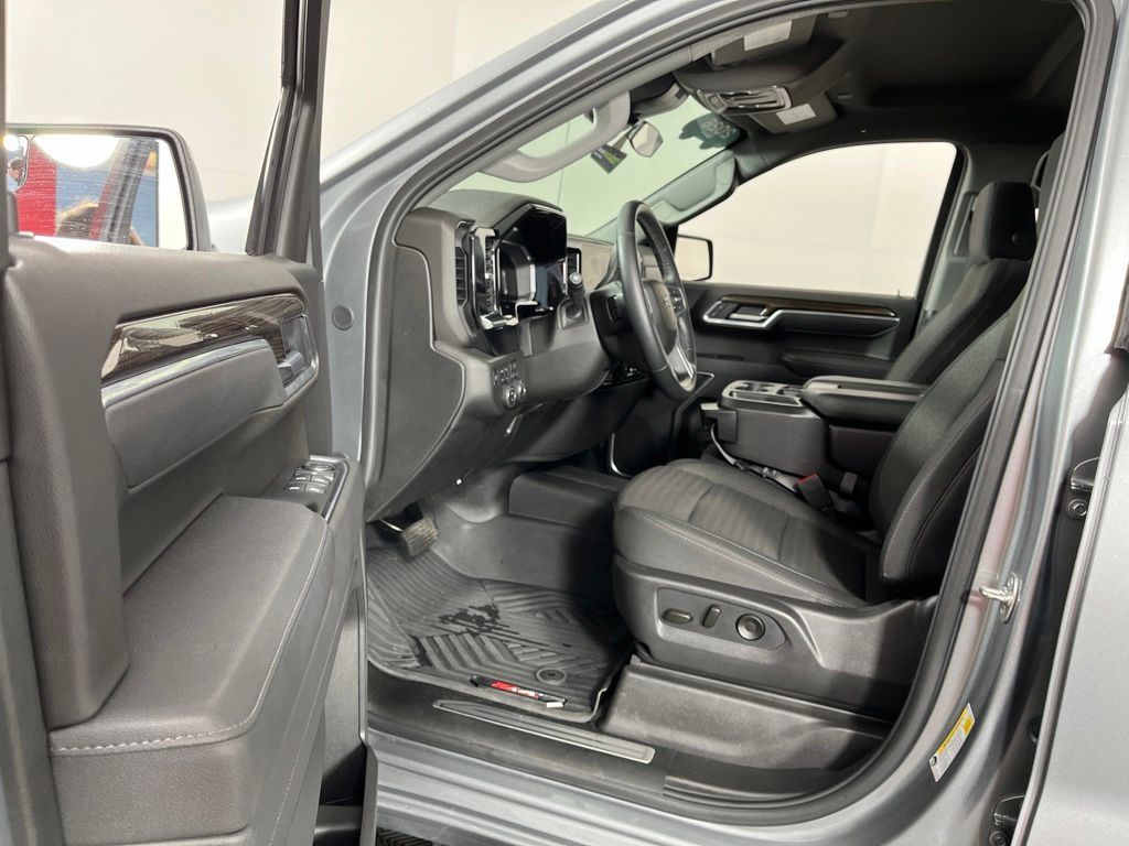 Thumbnail: 2026 Chevrolet Silverado 1500 - 26