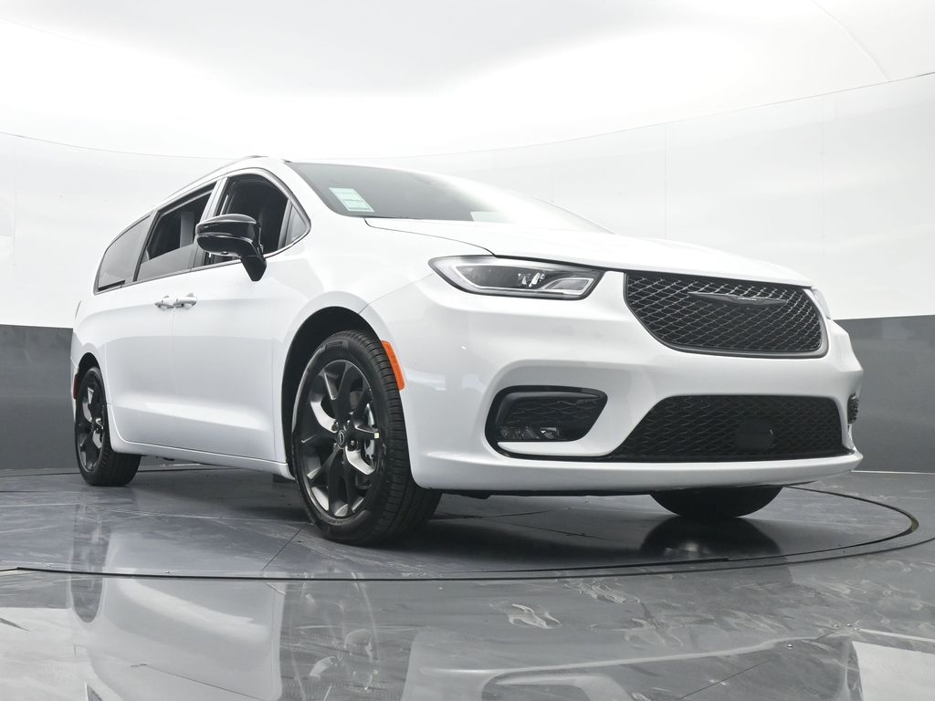 New 2026 Bright White Clearcoat Chrysler Limited image 58