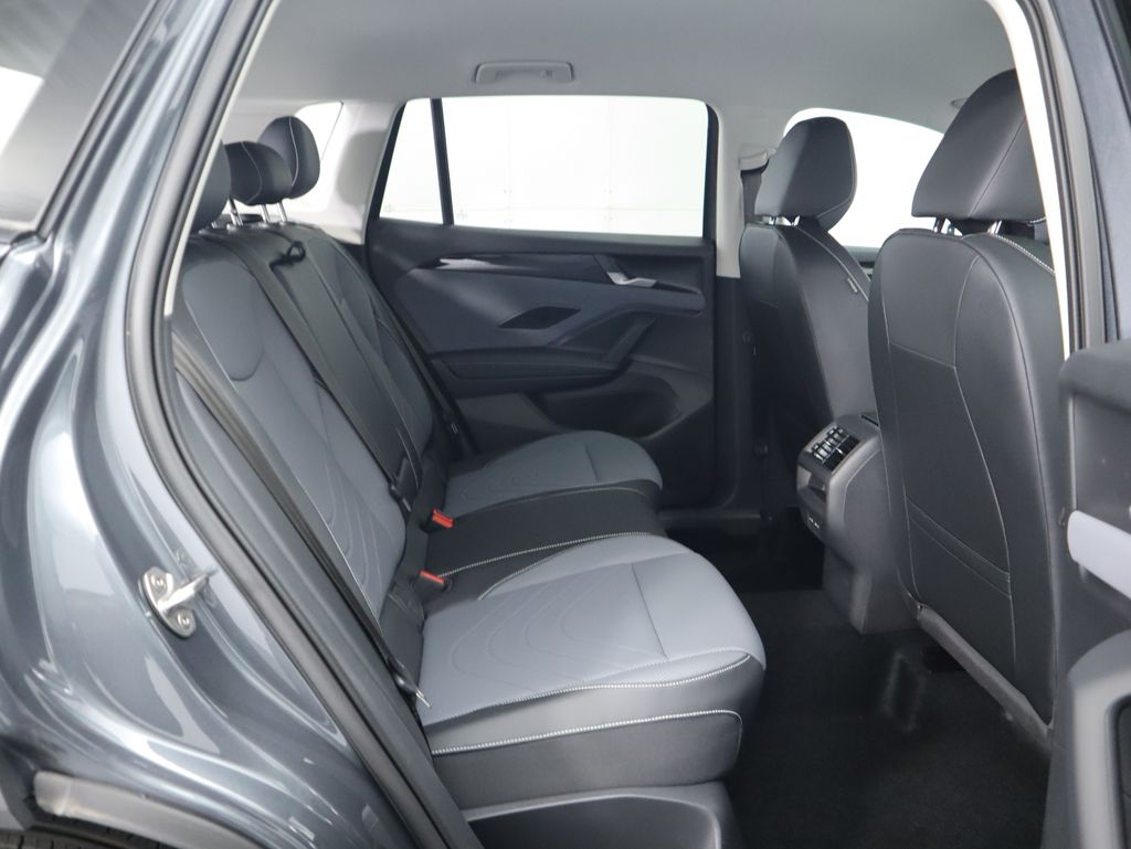 2025 Volkswagen Tiguan 2.0T 23