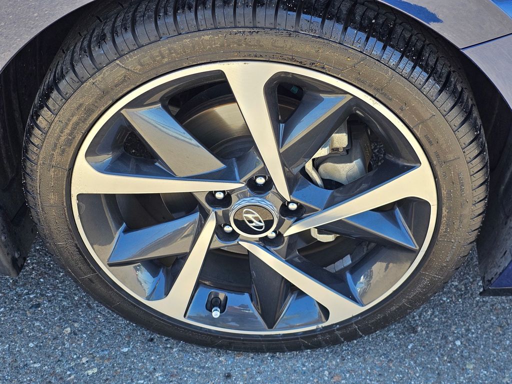 Certified Used 2022 Blue Hyundai SEL Plus image 7